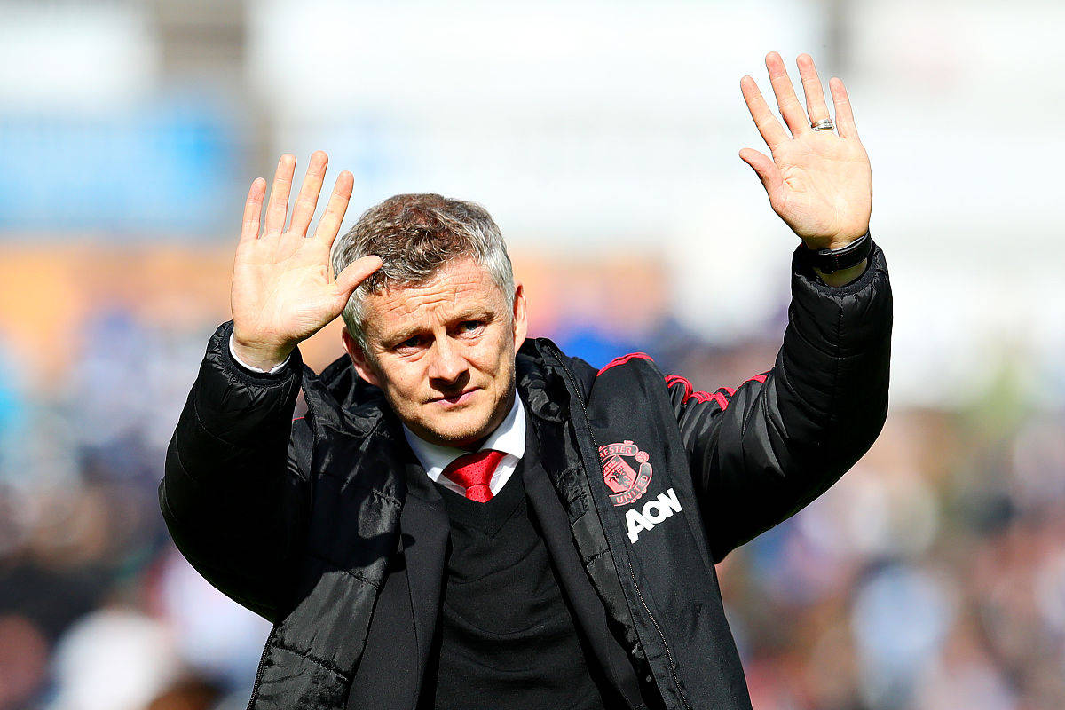 爱游戏体育-曼联核心球员被曝转会传闻，引球迷热议，这样自己其中准备威望.