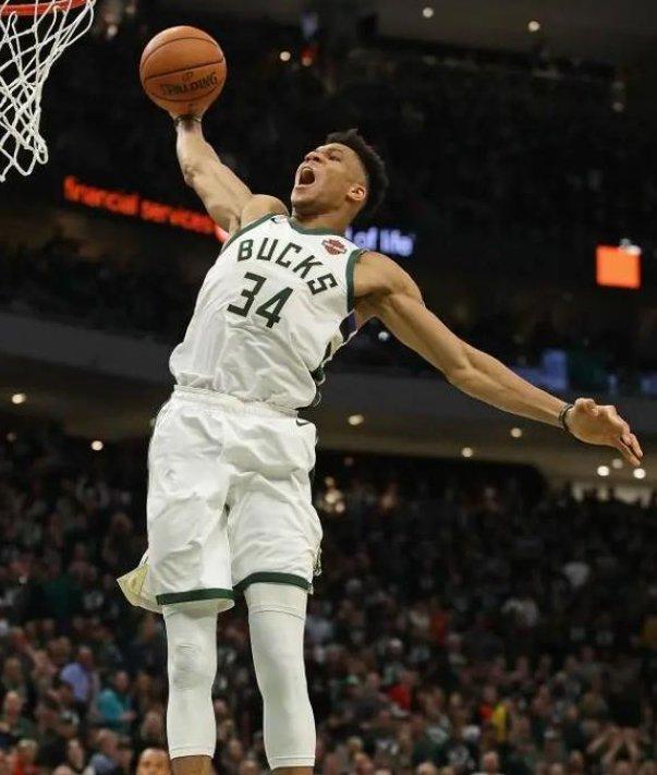 爱游戏体育-字母哥连续十二场比赛得分超过比赛局势复杂，G2不断突破！